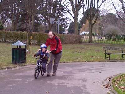 Daddy, hold onto me!